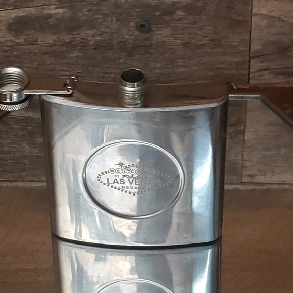 Welcome to Las Vegas Flask - 5 oz Stainless Steel Flask.   Vintage Vegas. - Picture 2 of 7